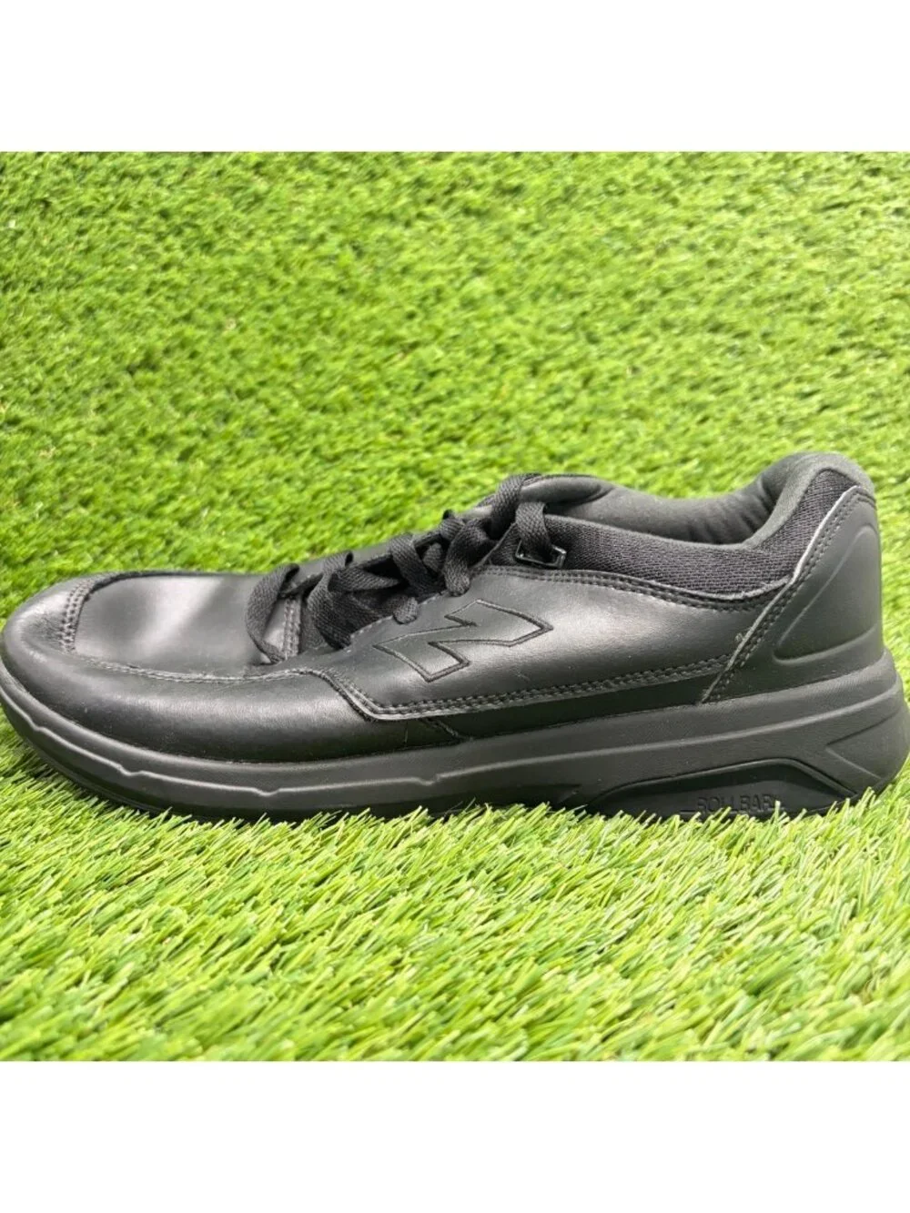 New Balance 813 Mens Size 9.5EE Black Athletic Leather Walking Shoes Sneakers